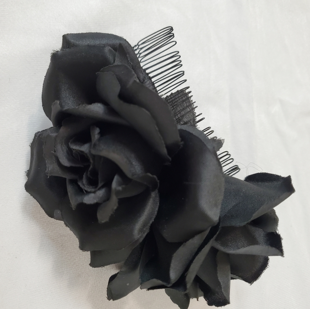 Gorgeous Handmade  Black Roses Haircomb